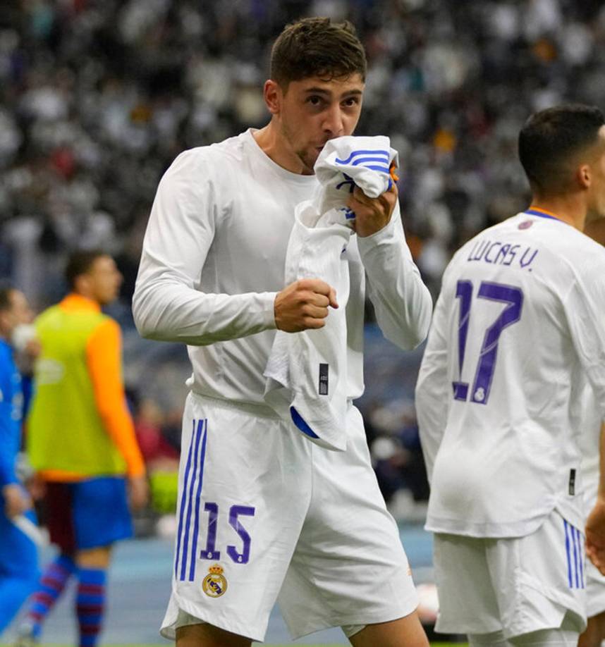 El beso de Fede Valverde al escudo del Real Madrid.