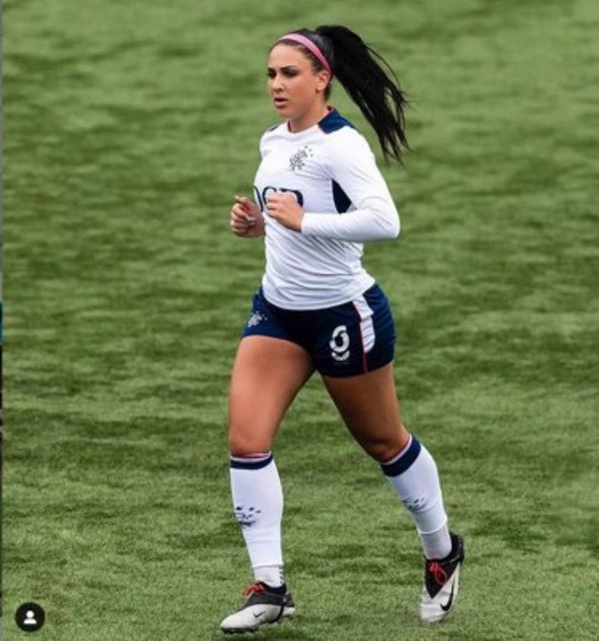 Se desempeña como mediocampista en el Rangers W. F. C. de la Scottish Women's Premier League e internacional con la selección absoluta de Venezuela.3 Fotos cortesía: Instagram Sonia O'neill