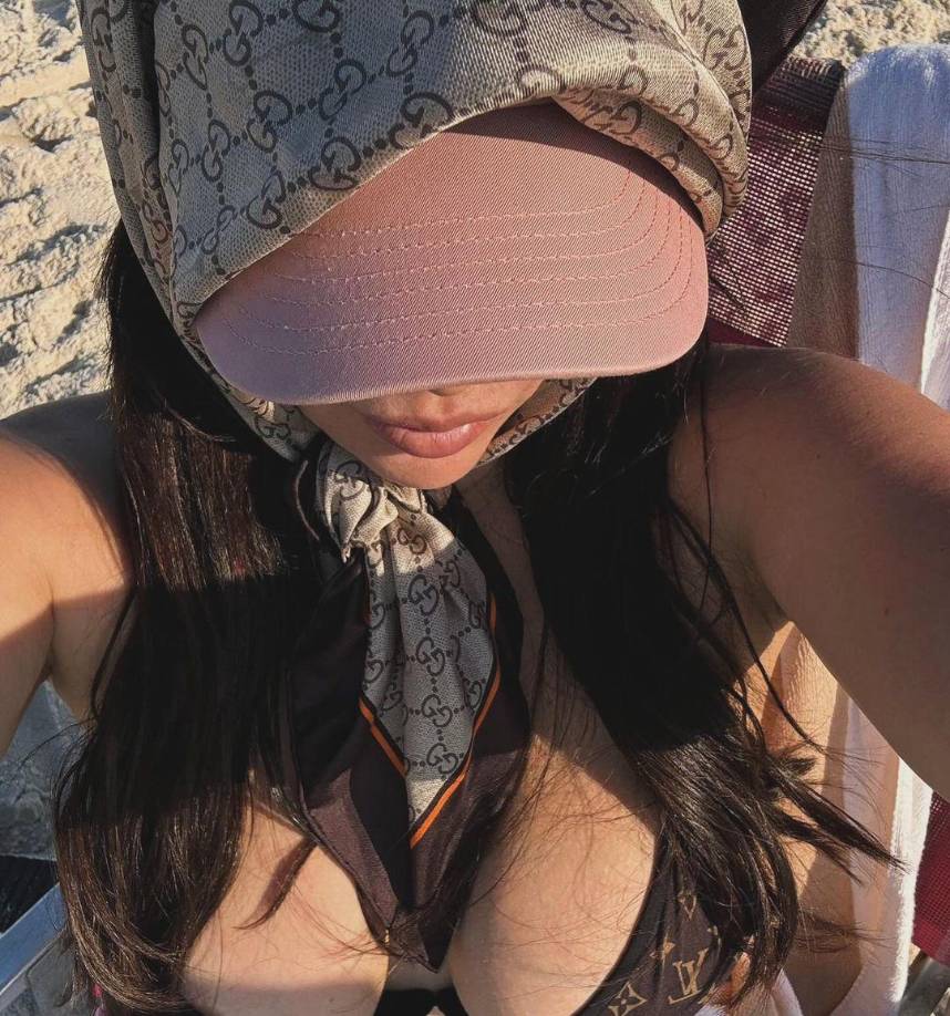  Además posó para las fotos desde todos los ángulos, lo que despertó todo tipo de comentarios por parte de sus seguidores. 