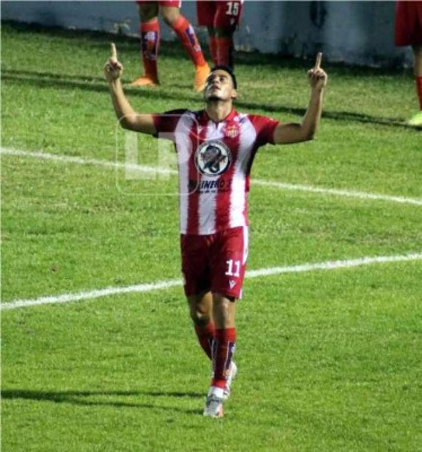 Ángel Tejeda: Según el periodista Manfredo Reyes, el delantero hondureño sería dado de baja en el Vida de La Ceiba de cara a la próxima temporada.