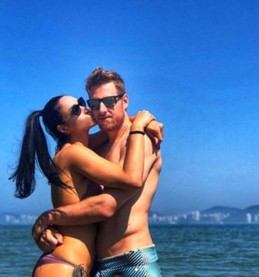La joven es pareja de también un jugador de voleibol y tiene un hijo.