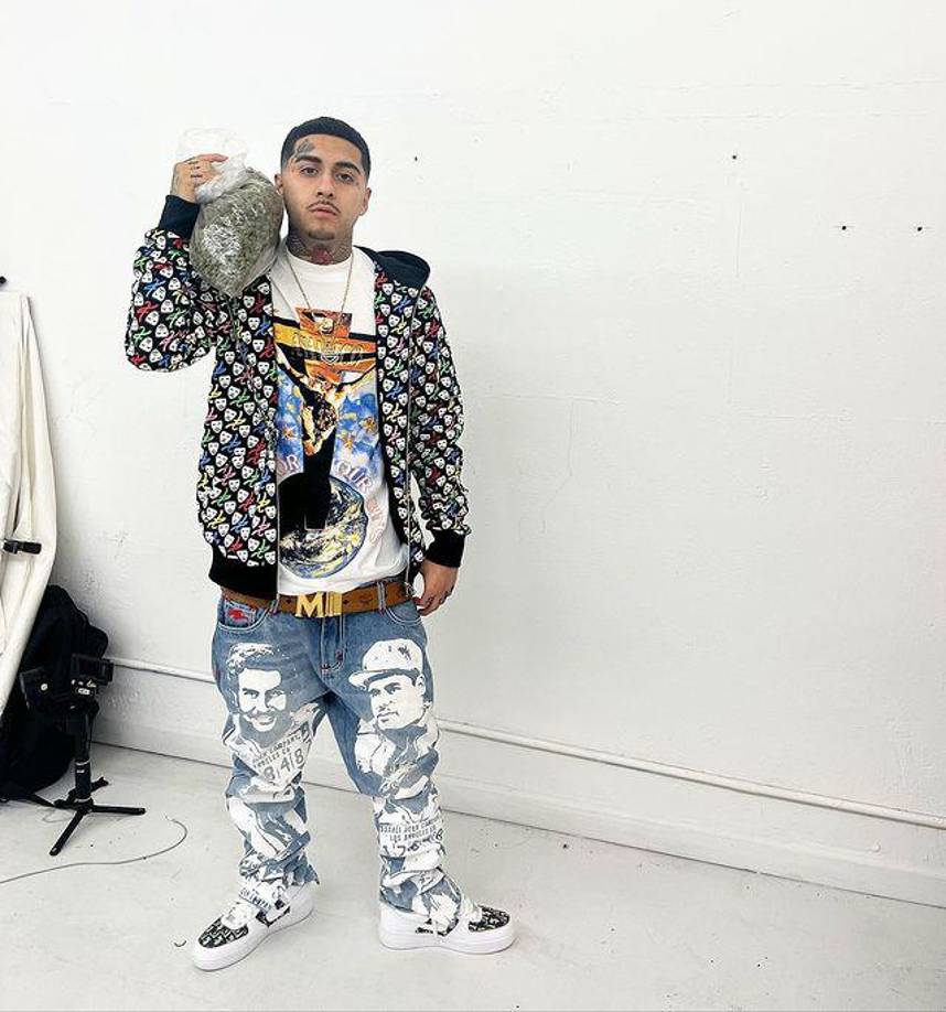 También se enfrentaba a un delito similar cometido en el condado de Los Ángeles, aunque ya se había declarado culpable y esperaba recibir una sentencia de dos años, explicó el rotativo.