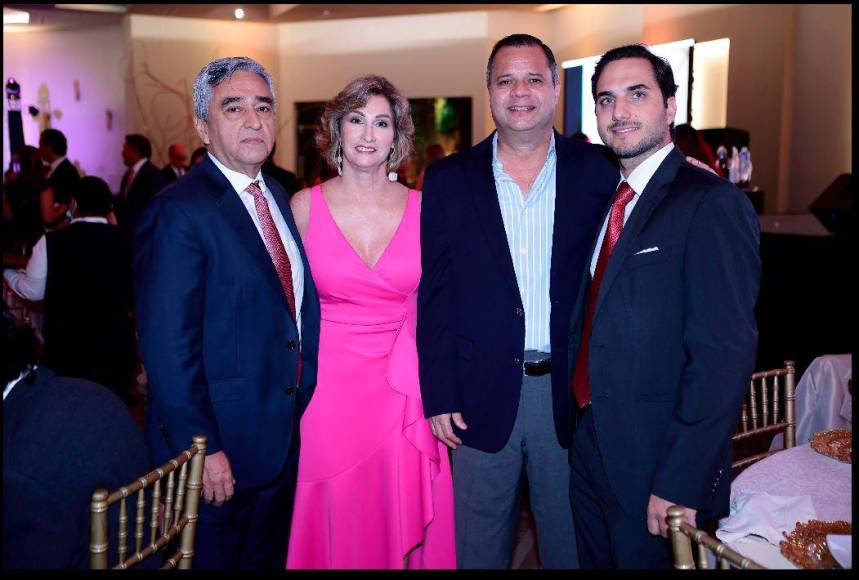 José e Irma Molina, William Hall y Mario Alberto Canahuati