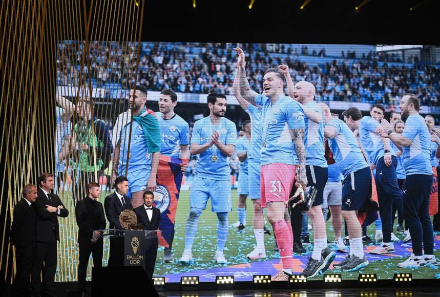 El Manchester City fue proclamado como el Mejor Club de la pasada temporada en la gala Balón de Oro. El equipo inglés ha visto recompensado su crecimiento tanto en el proyecto deportivo como institucional, con su gran apuesta por el fútbol femenino. Muchos criticaron porque no se lo dieron al Real Madrid.