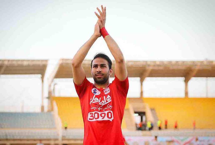 El futbolista iraní Amir Nasr Azadani se salvó de ser ejecutado en su país luego de participar en protestas en donde exigió justicia por las mujeres de su país. 