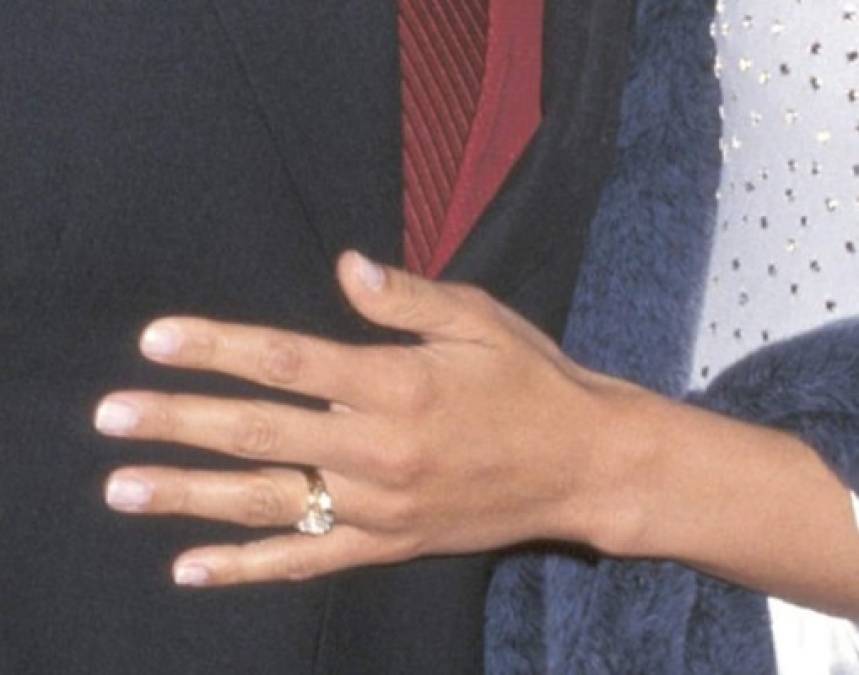 Noa le pidió matrimonio a la diva del Bronx con un modesto anillo de diamantes que le valió todos sus ahorros. Se casaron en 1997 y se divorciaron un año después.