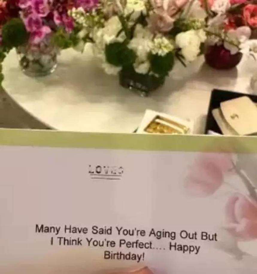 La socialité compartió varias imágenes de los regalos de su nueva pareja durante su festejo de cumpleaños en su cuenta de Instagram.