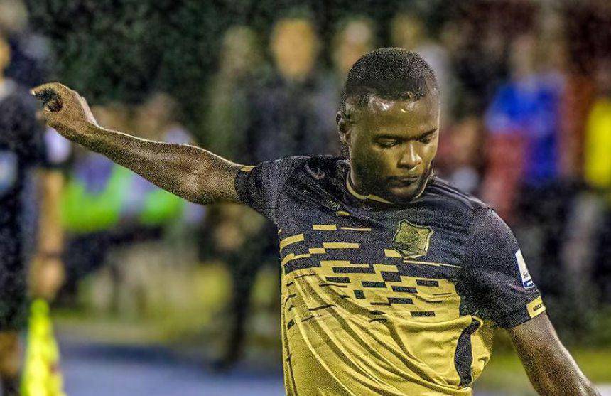 Elison Rivas: Lateral izquierdo del Águilas Doradas de Colombia que no fue tomado en cuenta.