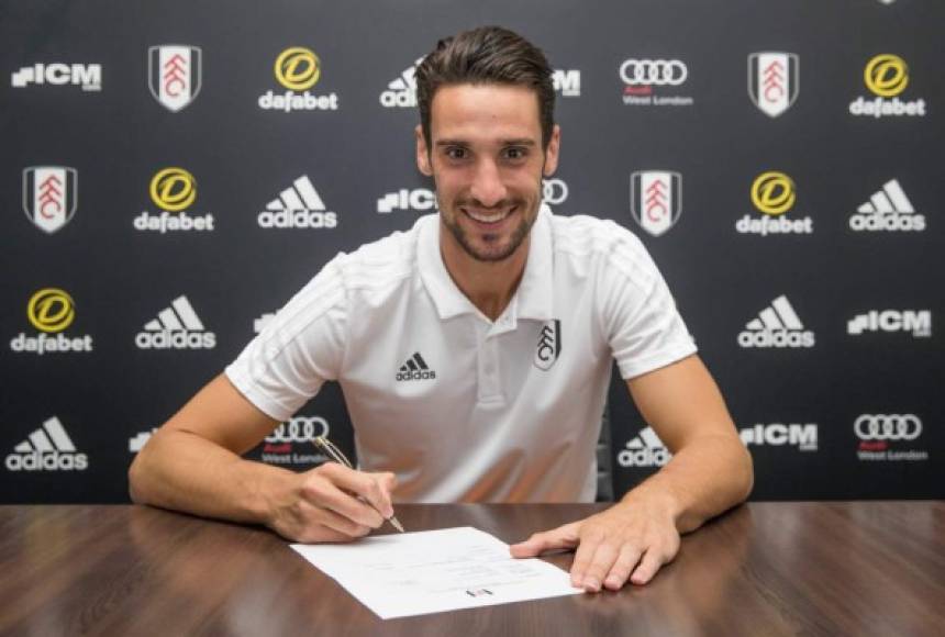 El Fulham obtiene la cesión del guardameta español Sergio Rico por una temporada. Llega procedente del Sevilla.