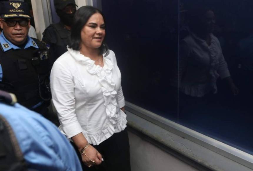 La ex primera dama de Honduras Rosa Elena Bonilla, esposa del expresidente Porfirio Lobo (2010-2014) fue declarada este martes culpable de delitos de corrupción.