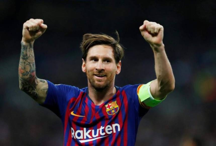 Lionel Messi - El cinco veces ganador del Balón de Oro con tan solo 16 años adquirió con su primer salario como jugador azulgrana una casa en Castelldefels, Barcelona, para su familia.