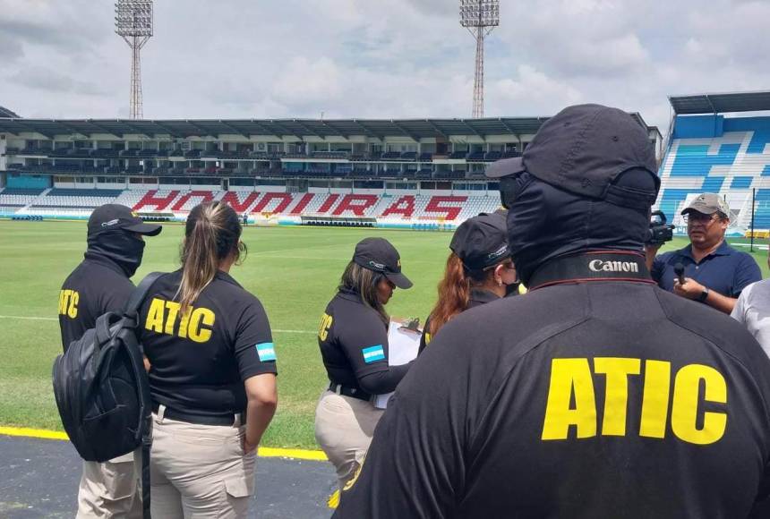 Elementos de la Agencia Técnica de Investigación Criminal (Atic) llegaron este miércoles al Estadio Nacional Chelato Uclés. 