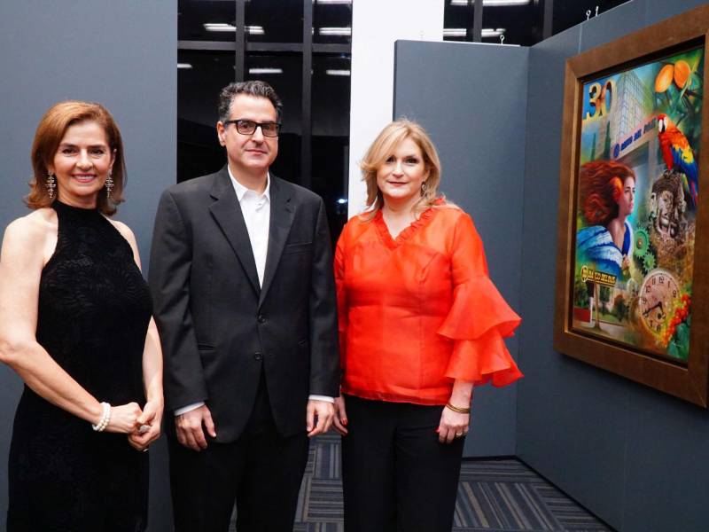 Suyapa Monterroso, Gustavo Larach y María Selma-Housein (CEO)