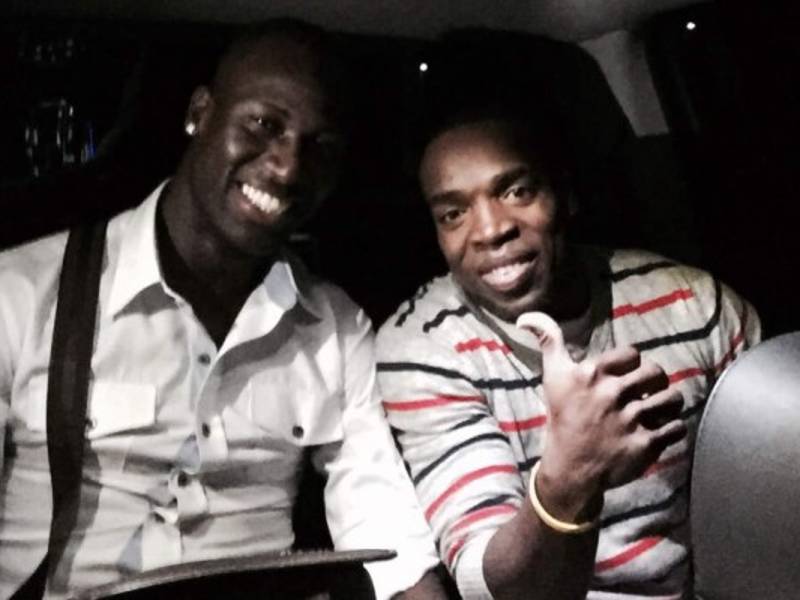 Orlindo Ayoví y Walter 'Pery' Martínez al momento de salir del aeropuerto.