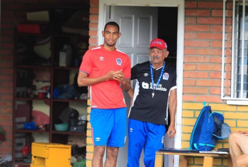 Jerry Bengtson: El delantero se unió al Olimpia y logró llegar a un acuerdo por lo que estará en la presente temporada con los albos.