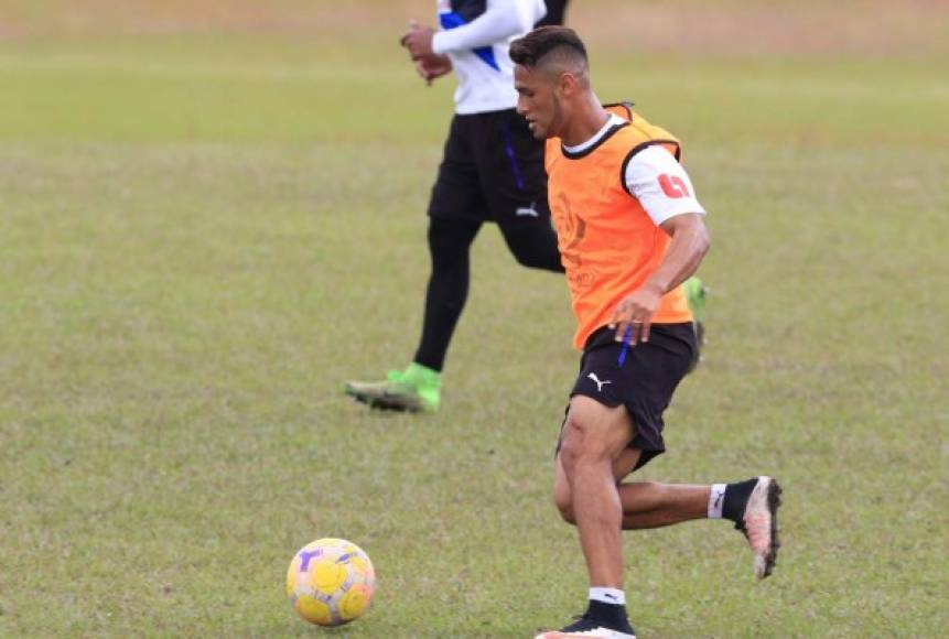 Alex López ha estado entrenando con el Olimpia pero reconoce que no hay acuerdo. 'Lo que pasa que con el Olimpia hemos estado hablando, si al final no se dan las cosas veremos para donde partimos', indicó.