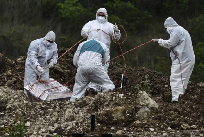 Con los 32 fallecimientos registrados el lunes, la pandemia de COVID-19 deja ya 395 muertos a nivel nacional.