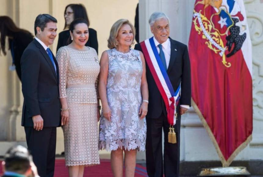 El presidente de Honduras Juan Orlando Hernández, acompañado por la Primera Dama, Ana de Hernández, asistieron este domingo a la toma de posesión de Sebastián Piñera como mandatario de Chile, ceremonia que se llevó a cabo hoy en el Congreso Nacional de Valparaíso.