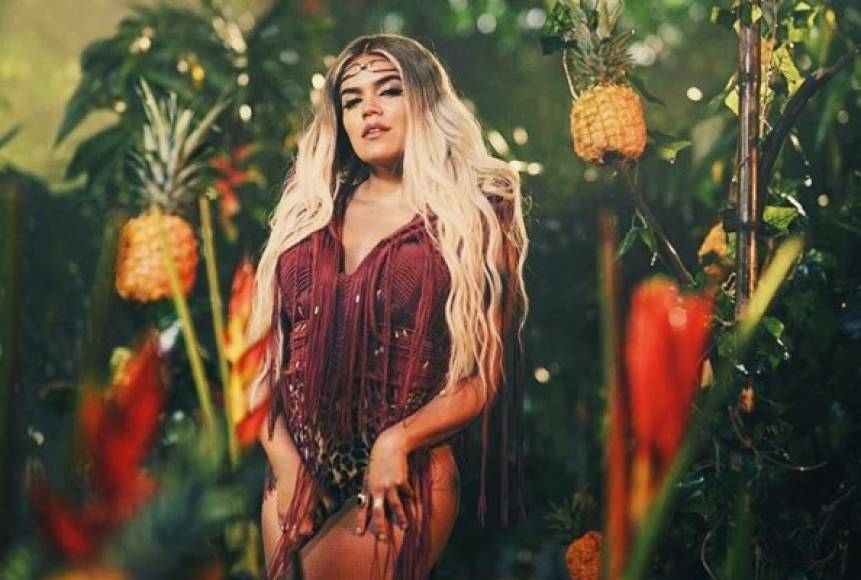 Fue en ese mismo año que Karol G decidió lanzar 'Pineapple' con un video donde aparece acompañada de modelos de diferentes tallas, como una respuesta a quienes critican su nueva figura.