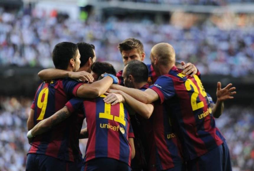 Jugadores del Barcelona celebrando el gol del brasileño Neymar.