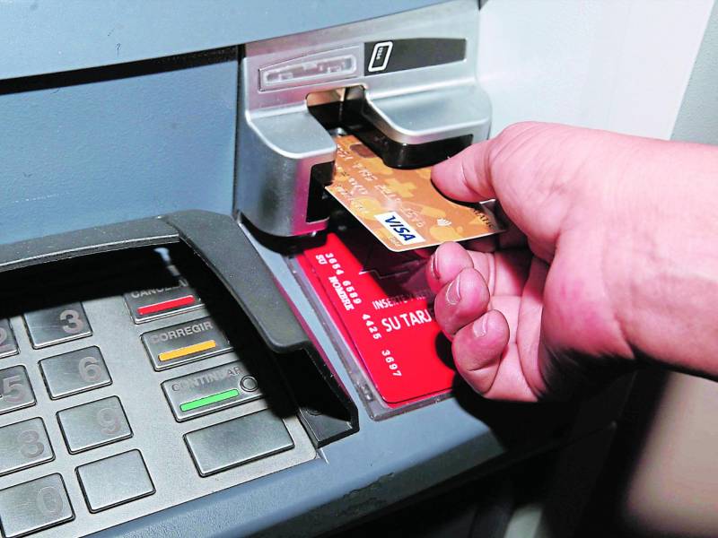 Muchos usuarios financieros de Honduras utilizan la tarjeta de crédito para obtener efectivo y así cubrir obligaciones, compras o pago de compromisos.