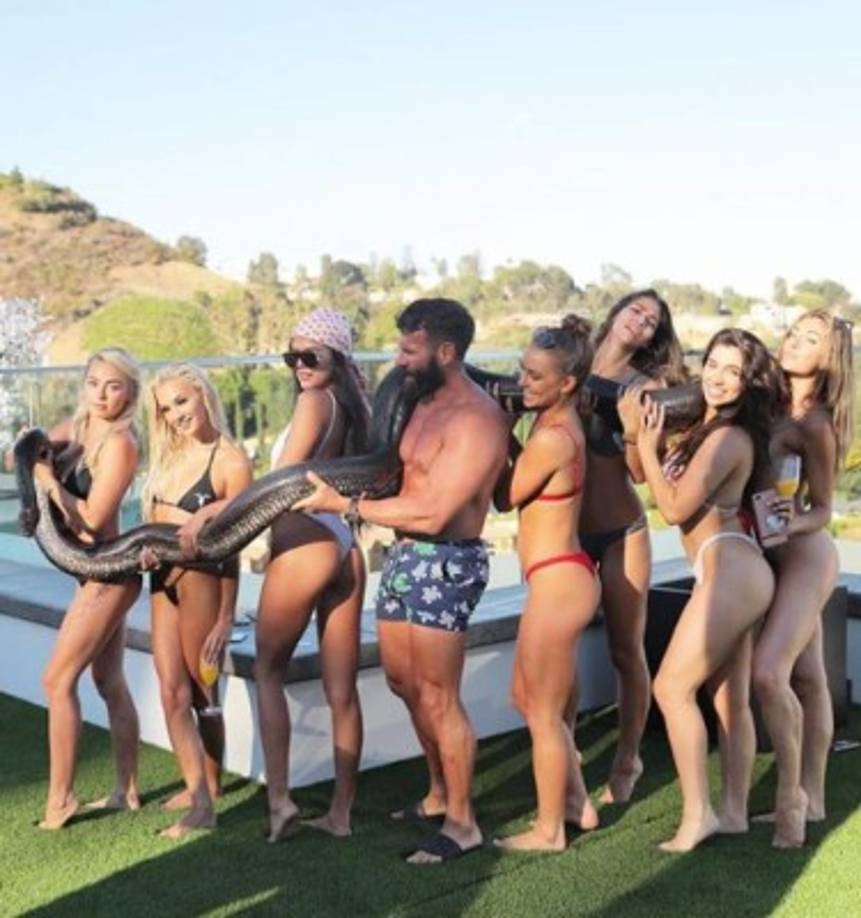 Muchas modelos se mueren por estar en sus fiestas, hace unos meses, una de ellas reveló para un medio internacional lo que tuvo que hacer para poder asistir a un evento de Bilzerian.