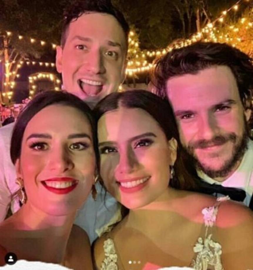 Su padre la entregró y fue un momento muy emotivo para ambos pues recientemente estrenó su sencillo 'Casa vacía'