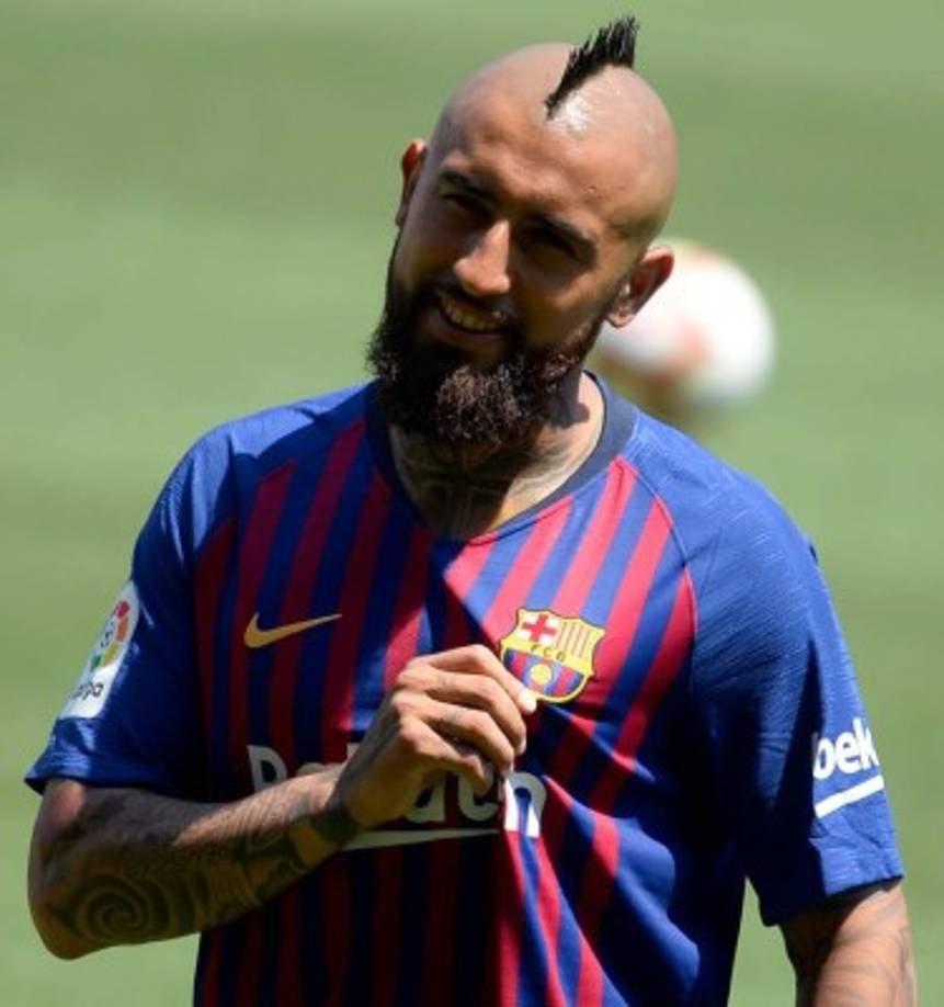 El Barcelona pagó 20 millones de euros al Bayern Munich por Arturo Vidal, dueño de los derechos del jugador. Mientras que su salario será de 9 millones anuales y firmó por tres temporadas.