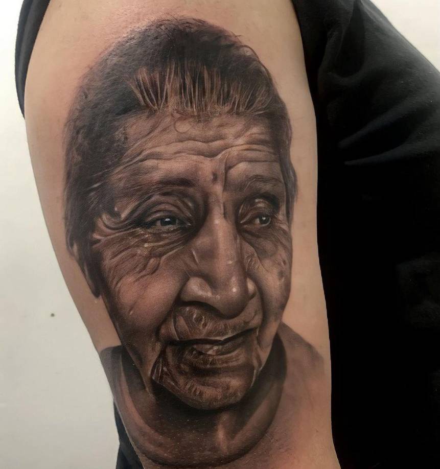 Muere en España reconocido tatuador de jugadores de Olimpia