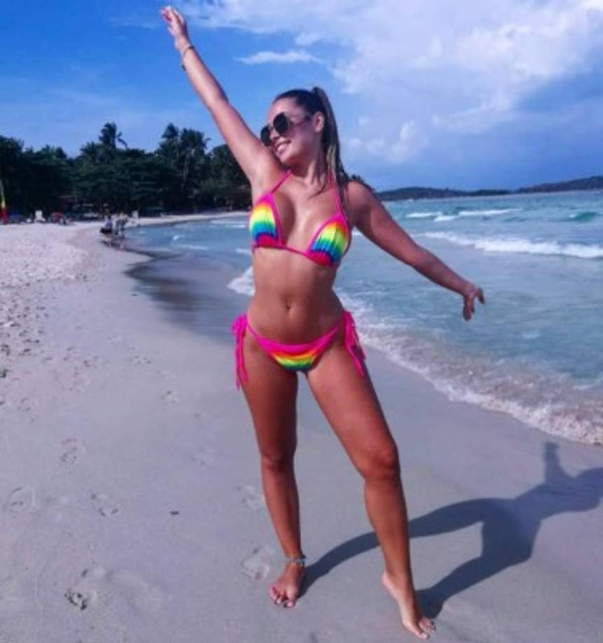 La pareja ha compartido su romance exprés con fotos que los muestran descansando en las playas o saboreando cócteles.