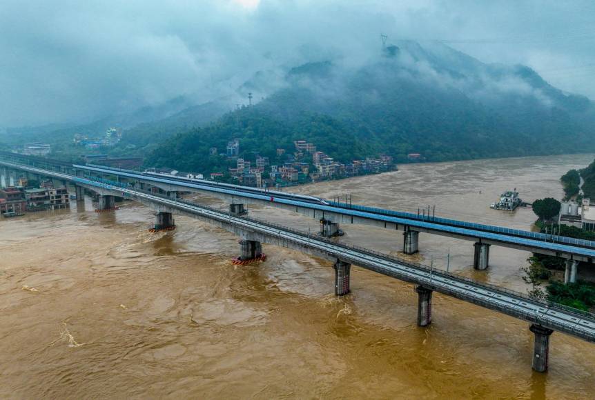 Este tipo de <b>inundaciones</b> son muy poco habituales en este periodo del año en esta provincia subtropical, símbolo del poder manufacturero de <b>China</b> con decenas de miles de fábricas dirigidas a la exportación.