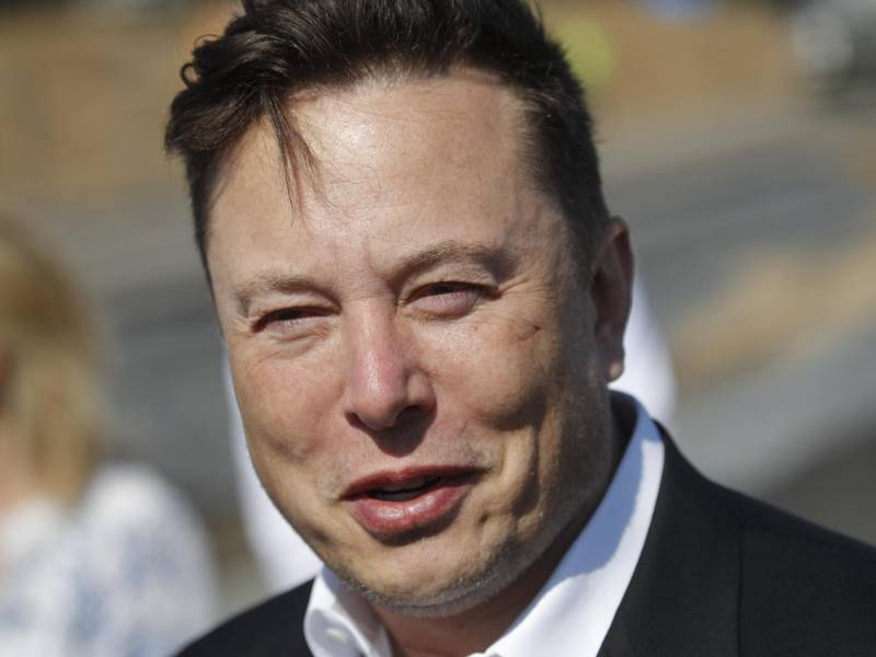 Elon Musk es el hombre más rico del mundo con una fortuna que asciende a los 300,000 millones de dólares.