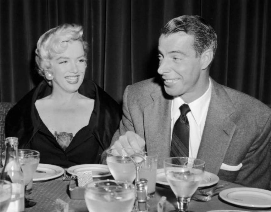 En esta foto tomada en 1954 aparecen Marilyn Monroe con su esposo Joe DiMaggio en Nueva York. Foto colección Getty Images/derechos LA PRENSA