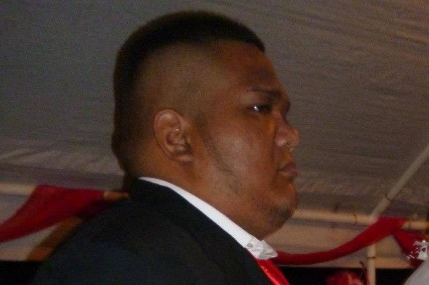 El cuerpo quedó tirado dentro del local. 