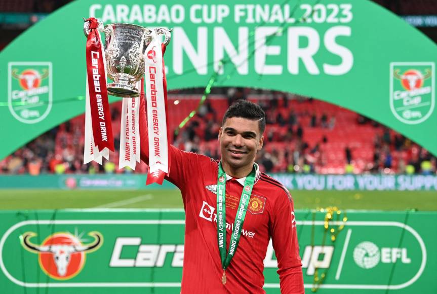 Volante: Casemiro ganó con el Real Madrid la UEFA Champions League, fue de los mejores volantes del Mundial de Qatar y ahora ya está ganando con el Manchester United.