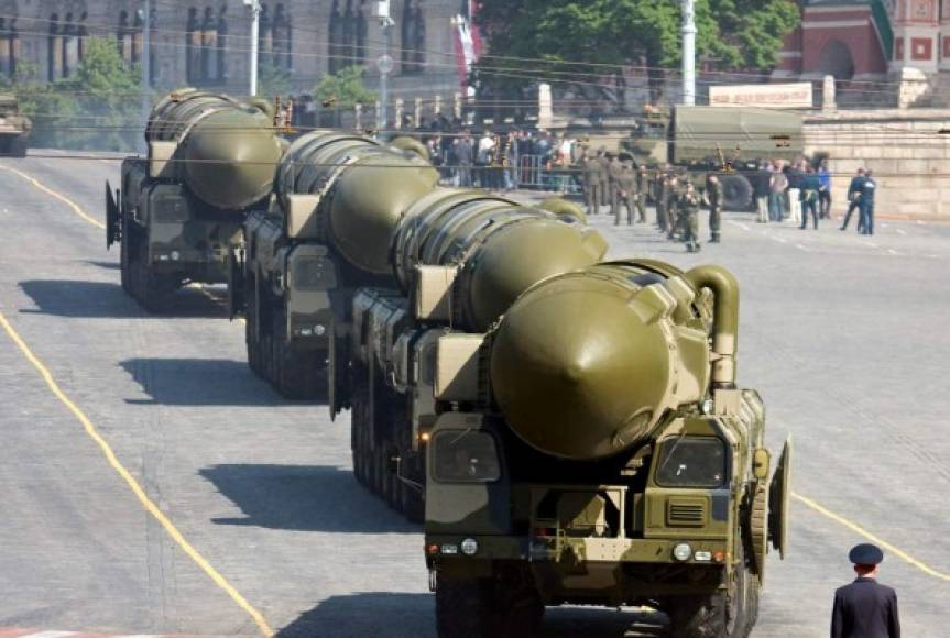 1. Rusia <br/><br/>Rusia es la potencia en armas nucleares, tiene unas 6,500 ojivas almacenadas.