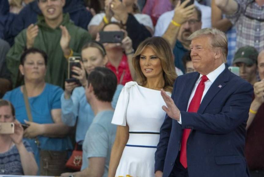 Trump celebró el jueves el poderío de EEUU, con elogios a los militares y a los 'héroes' que lo forjaron, y llamados a la unidad.