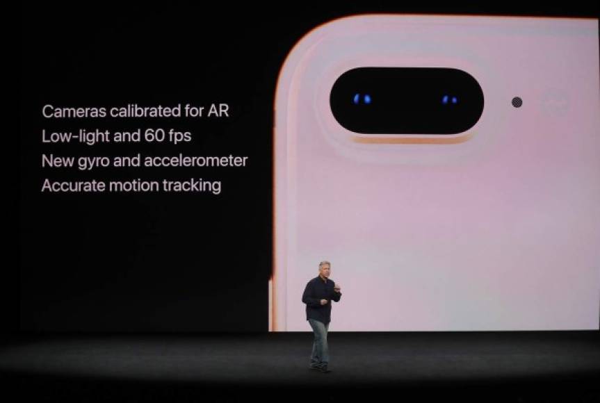 El iPhone X será compatible con un sistema para cargar sus baterías sin requerir de cargadores con cables. AFP