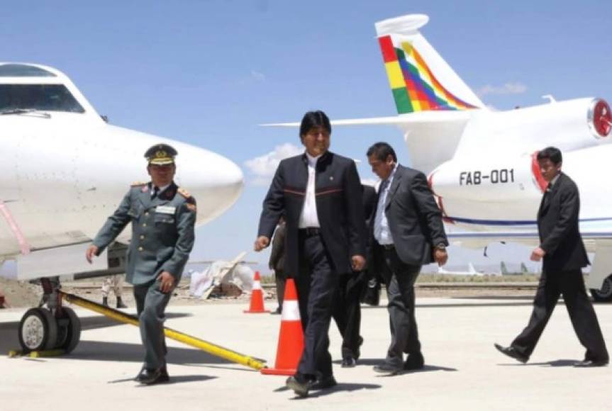 Tras su llegada al poder, Morales logró llevar a Bolivia a la estabilidad económica, manteniendo uno de los crecimientos más altos y sostenidos en América, de más del 4 % durante varios años.
