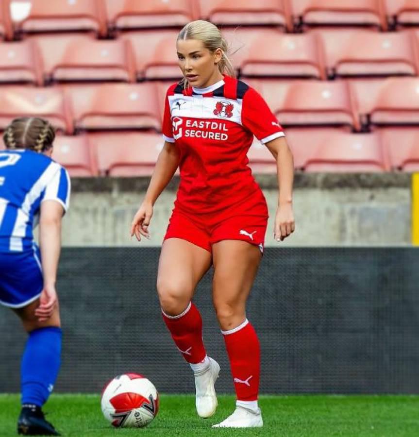 La expulsaron por un video polémico y ahora vuelve al fútbol como millonaria