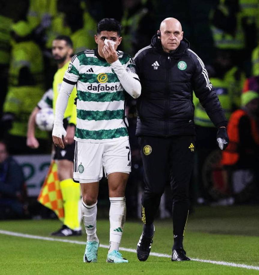 Luis Palma no pudo seguir en el partido y tuvo que salir sustituido tras el duro golpe que se llevó.