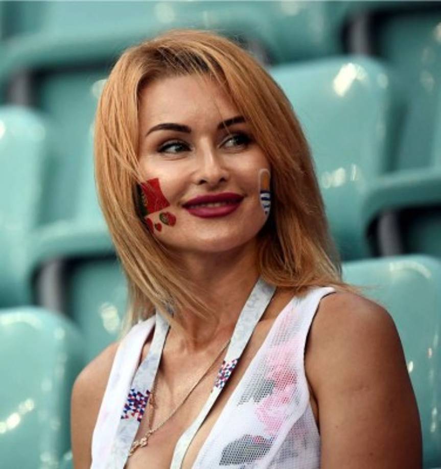 Las rusas tampoco se han querido perder el partido Uruguay-Portugal.