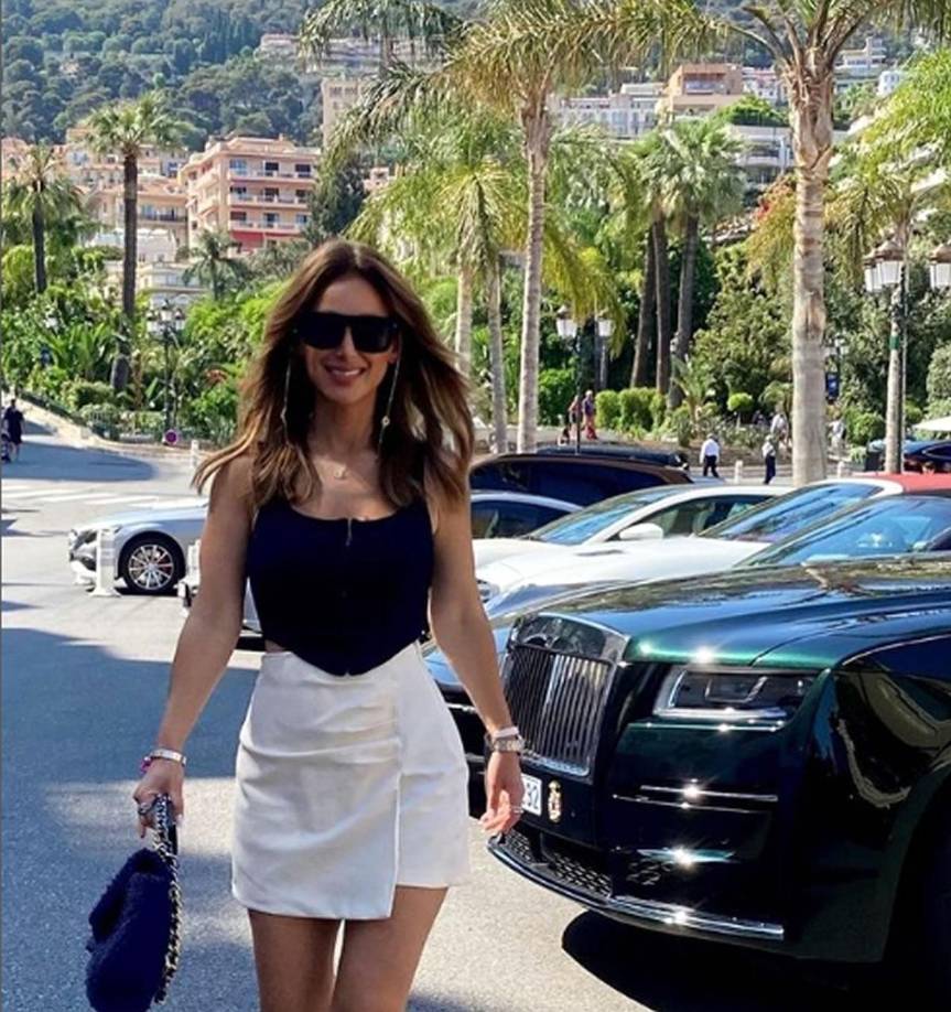 La mujer sueca que colgó la foto es Katrin Zytomierska, propietaria de la cadena de restaurantes de comida saludable ‘Clean Eating’. En una entrevista con Laura Fa y Lorena Vázquez, ella ha explicado que se encontró con Piqué alrededor de las doce de la noche del viernes en esta fiesta que organizaba el evento, y decidió acercarse a él para pedirle si podía saludar a su hijo. 