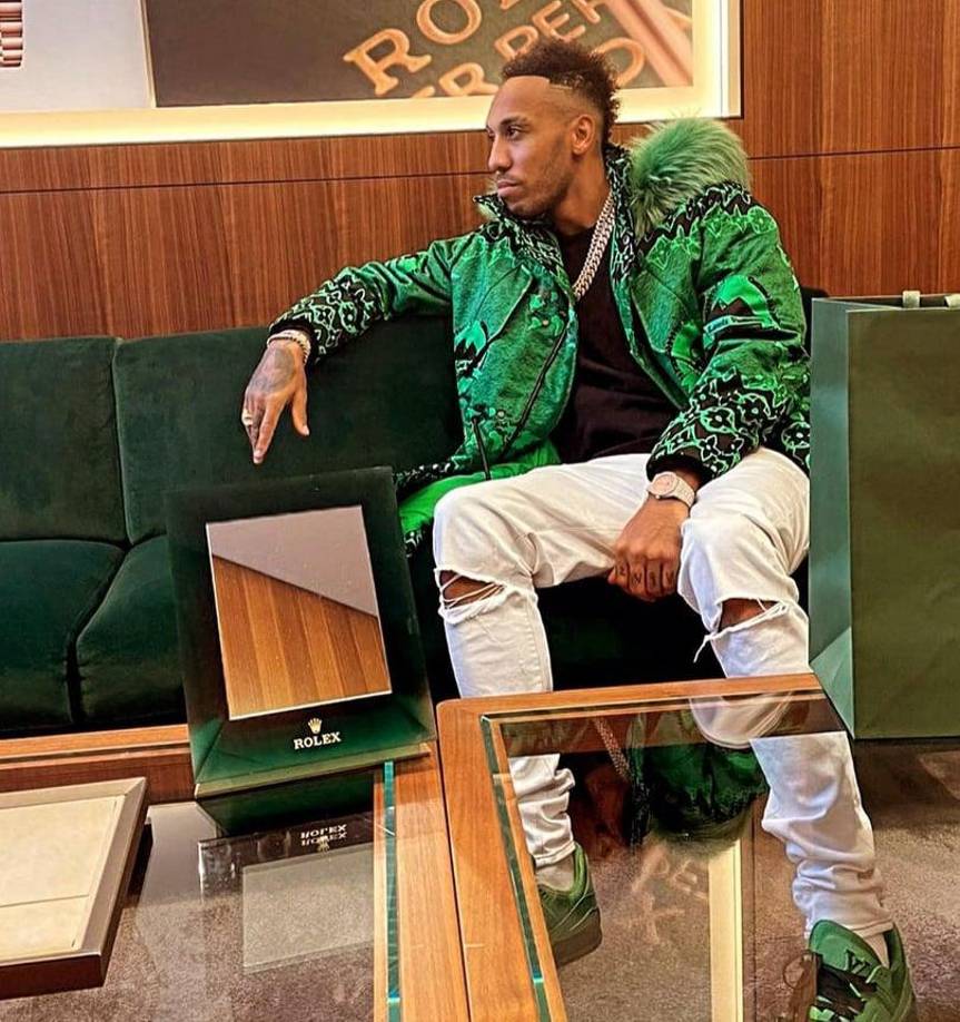  “Como siempre lo he dicho, le hice una promesa a mi abuelo que iba a jugar en el Real Madrid”, declaró Aubameyang en el 2014. Una polémica promesa que todo indica no cumplirá ya que hoy es nuevo jugador del FC Barcelona.