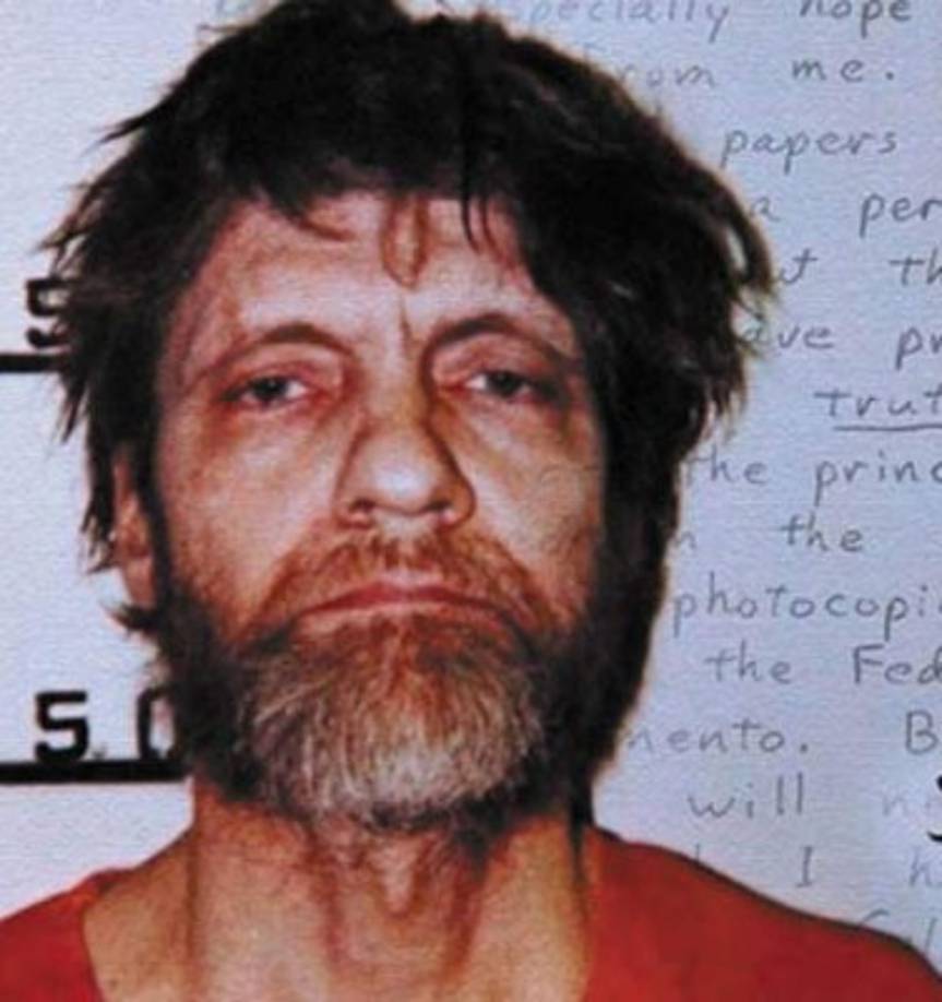 Theodore John Kaczynski, mejor conocido como Unabomber, un anarquista y genio de las matemáticas que se alejó del mundo para vivir en una cabaña rústica en Montana, EEUU.