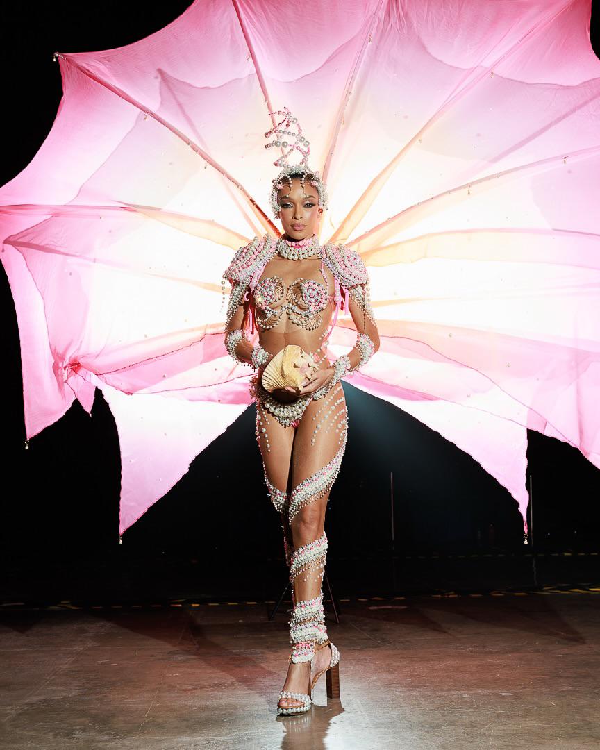 Miss Universo 2025 deslumbra con los trajes típicos más espectaculares