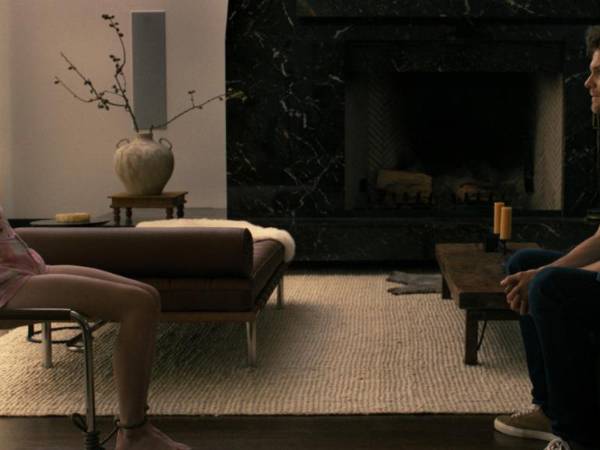 “Compañera perfecta” es una historia con giros y sorpresas para crear un relato visual único y oportuno que desafía la categorización fácil.