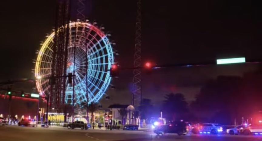 Un adolescente muere al caer de una atracción en un parque de Orlando