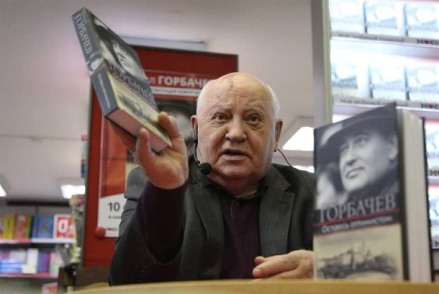Cuando Mijaíl Gorbachov ejerció el poder entre 1985 y 1991, llevó a cabo importantes reformas democráticas conocidas como 'perestroika' (reestructuración) y 'glasnost' (transparencia) que le valieron una inmensa popularidad en Occidente. Foto EFE