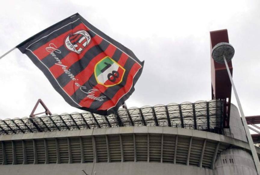 El nuevo propietario del Milan, Yonghong Li, va a presupuestar 150 millones de euros para fichajes de cara a la próxima temporada, según publica el diario italiano Corriere dello sport. El empresario chino está dispuesto a devolver al equipo a lo más alto.